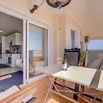 113 - Beachfront With Views, Διαμέρισμα