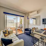 113 - Beachfront With Views, Διαμέρισμα *