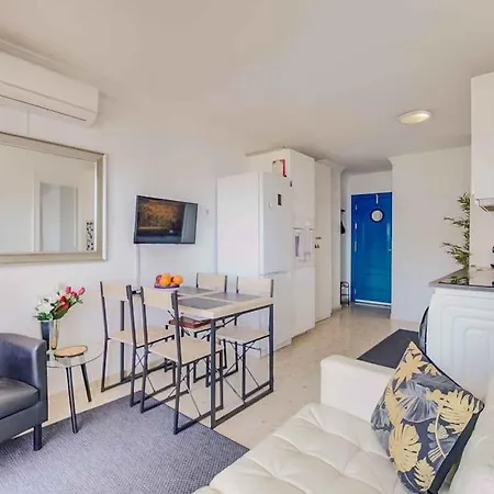 113 - Beachfront With Views, Διαμέρισμα